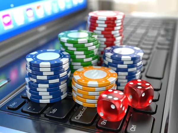 paito dealer speaking with players during a live baccarat session