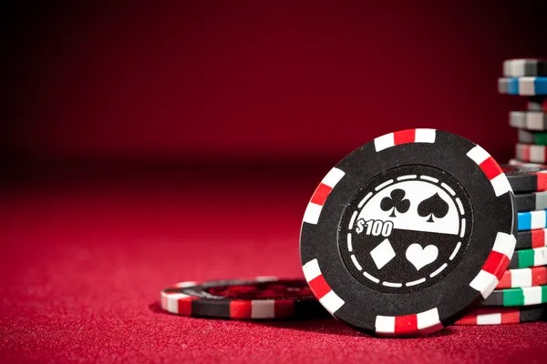 Live dealer at paito Leaderboard table with multilingual chat interface